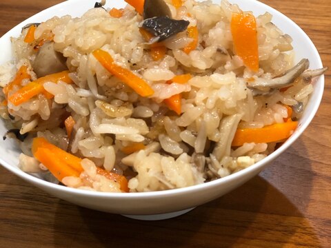 キノコたっぷり！土鍋で炊くもち米入り炊き込みご飯